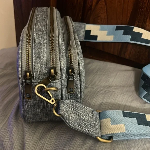 NWOT Blue Denim Cloth Crossbody with Adjustable & Removable Cloth Guitar Strap - Picture 6 of 11
